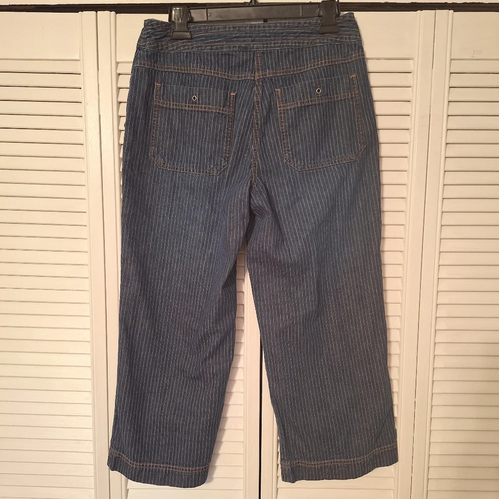 Chico's Railroad pinstripe cotton crop capri Jean's sz 1 8 *A1 - Picture 2 of 7